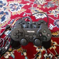 دسته بازی به همراه چند سی دی بازی