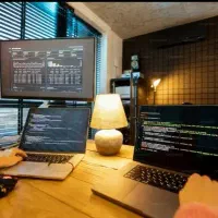 ساخت و طراحی اپلیکیشن اندروید و ios و سایت