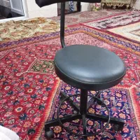 صندلی چرخشب خیلی تمیز در حد نو