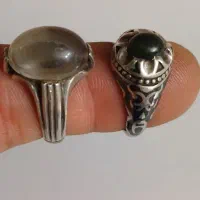 دو انگشتر نقره.  یشم و در نجف