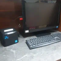 خانم یا آقای صندوق دار مواد غذایی
