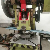 انجام خدمات پرس کاری و خم و برش