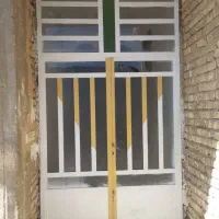 یک در وچهار پنجره اهنی|مصالح و تجهیزات ساختمان|اقلید, |دیوار