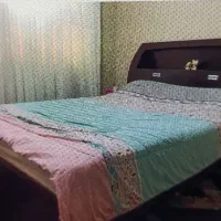 تخت خواب دونفره همراه با میز ارایش