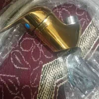 شیر اهرمی روی سینگ رنگ طلایی