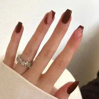 نیازمند مدل کاشت ناخن