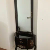 میز و آینه چوبی