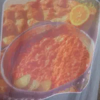 دو نفر کمک آشپز  و سالن کار از ساعت ۱۲ ظهر تا ۹شب