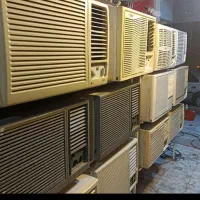 فروشنده خریدار کولر گازی پشت پنجره ای سوخته
