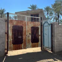 درب حیاط ۳*۳ونفر رو یک متری