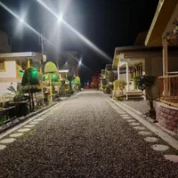 یک زوج جهت کار در یک مجموعه توریستی