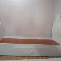 تخت نوجوان