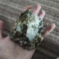 سنگ های که توش طلا آهن و مرمر هست