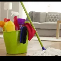 به یک خانوم جهت نظافت خانه مجردی