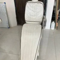 صندلی اصلاح طرح برقی و تخت اپیلاسیون در حد نو