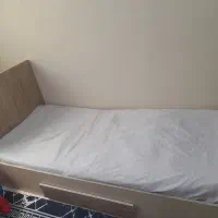 تخت تک‌نفره چوبی با تشک