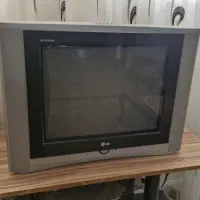 تلویزیون ال جی با میز تلویزیون