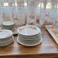 ظرف گل سرخی