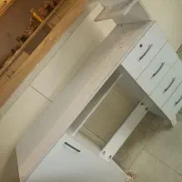 میز ارایش ارایشگاه ناخون کاری