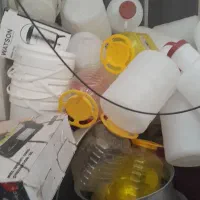 تعدای زیاد دبه و سطل جایی پنیر سالم|ظروف نگهدارنده، پلاستیکی، یک‌بارمصرف|خرم‌آباد, |دیوار