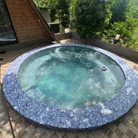 اجاره کلبه سوئیسی جکوزی دار جنگلی با برکه|اجارهٔ کوتاهمدت ویلا و باغ|رشت, استادسرا|دیوار