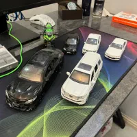 مقدار زیادی ماشین کلکسیونی فلزی