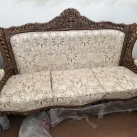 مبلمان چوبی و ویترین چوبی در حد نو