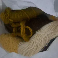 مقداری نخ قالی کرک و مرینوس|ابزارآلات|بروجرد, |دیوار