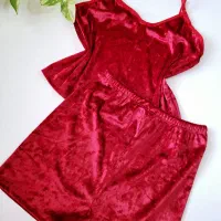 ست تاپ و شورتک مخمل زنانه قرمز فری سایز