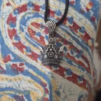 گردن آویز|جواهرات|شاهین‌شهر, حافظ جنوبی|دیوار