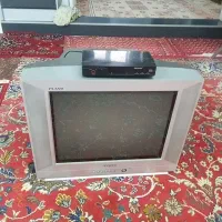 تلویزیون سامسونگ قدیمی به همراه ستاد باکس