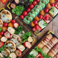 ارائه انواع فینگر فود، سینی مزه و دسر