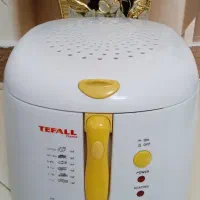 یک دستگاه سرخ کن مارک تفال کاملا آکبند.