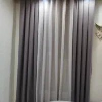 پرده پذیرایی و اتاق خواب.