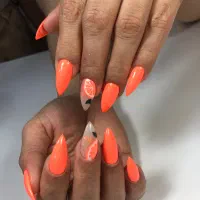 کاشت ناخن فقط ۴۰۰ ترمیم ناخن فقط ۳۰۰