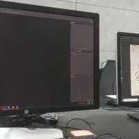 خانم کار با فتوشاپ در چاپخونه
