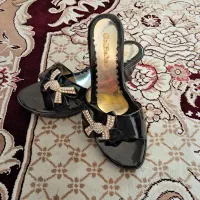 صندل|کیف، کفش، کمربند|مسجد سلیمان, |دیوار