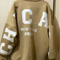 تعدادی لباس در حد نو