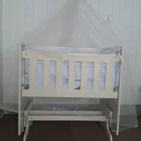 تخت کنار مادر