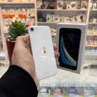 ایفون se2020در حد نو واقعی