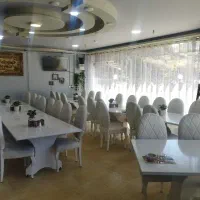 ظرفشور و وردست اشپز