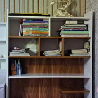 میزتحریر و کتابخانه