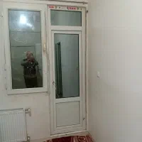 ۱لنگه درباشیشه و۱لنگه پنجره وازشوباشیشه