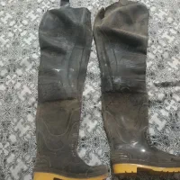 یک جفت چکمه شکار تا کمر سایز 42