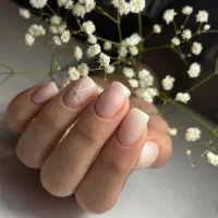 انواع خدمات ناخن با تخفیف 30%