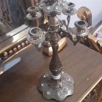 ساعت و یک جفت شعمدان