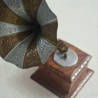 آباژور طرح عروسک و ی گرامافون دست ساز قدیمی دکوری