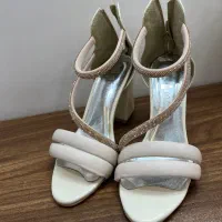 کفش پاشنه بلند مجلسی(کرم و مشکی)