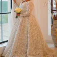 لباس عروس در حد نو