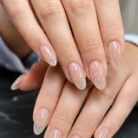 تخفیف کاشت ناخون ۴۹۰ با سابقه کاری